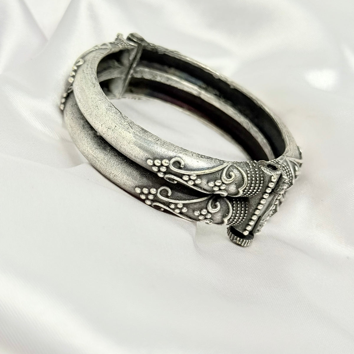 Vanya Bangle